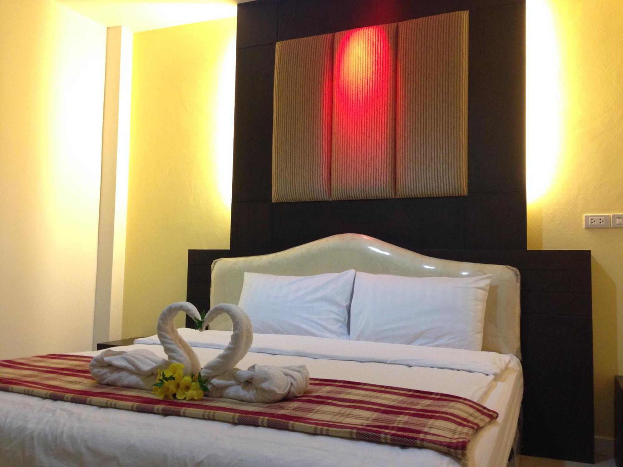 Saabpaiboon Grand Resort Ban Talat Cameră foto