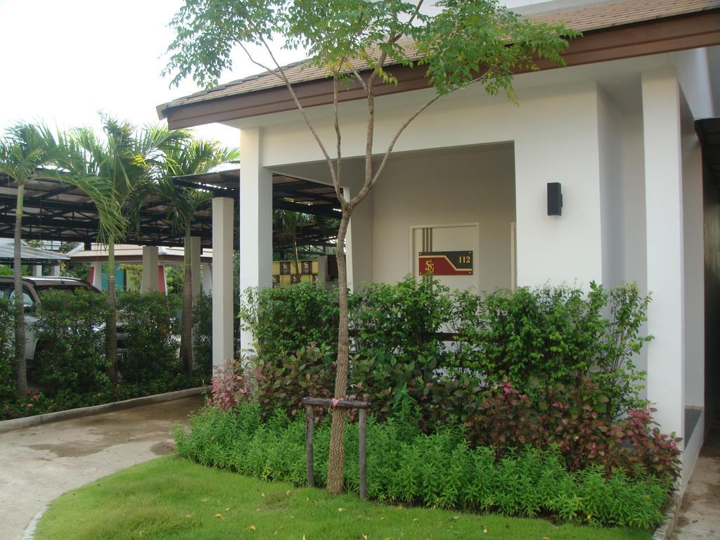 Saabpaiboon Grand Resort Ban Talat Cameră foto